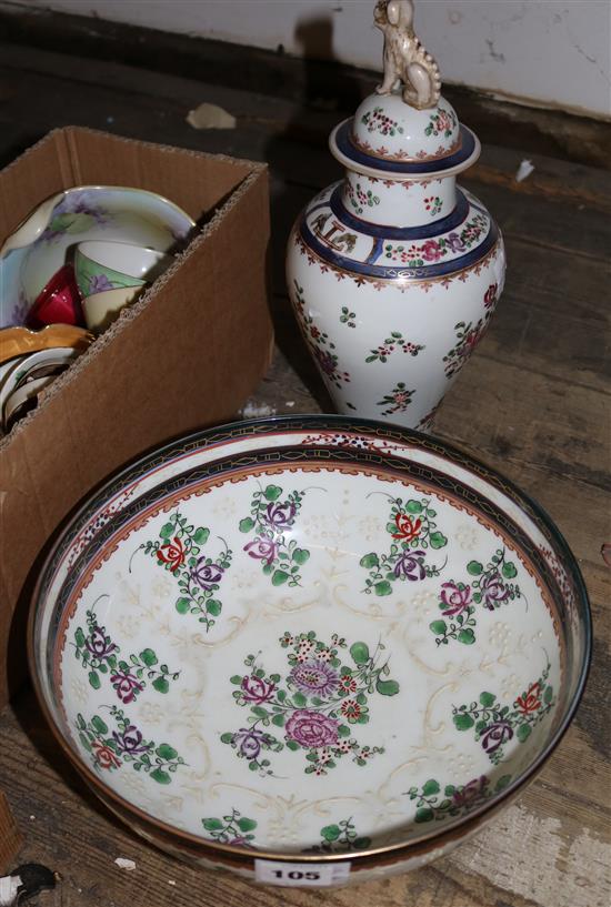 A Samson armorial bowl and a vase and cover
